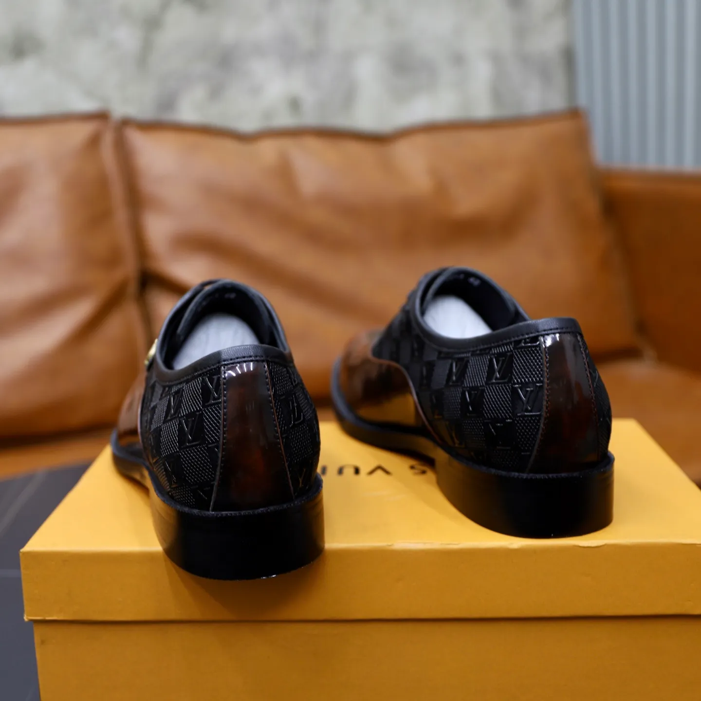 Ex-factory price: 500💰🙅‍♂️🙅‍♂️🙅‍♂️ Brand: LV Louis Vuitton Standard code: Men's size 38-44 (45 can be customized) Grade: Same style as the official website Original order quality Material: Original cowhide surface Comfortable cowhide lining Original outsole Style category: Men's fashionable casual leather shoes Distinguished big-name luxury elements Top luxury Color: actual picture color
